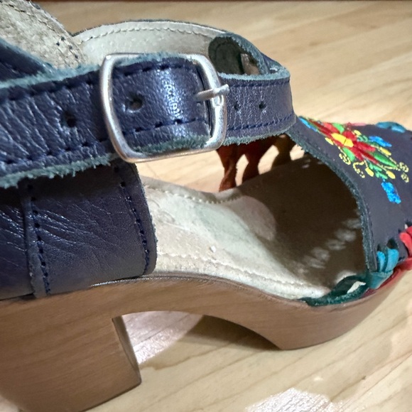 Women's Embroidered Mexican Leather Heel Sandals - Blue Size 6 🌺 - Picture 7 of 9